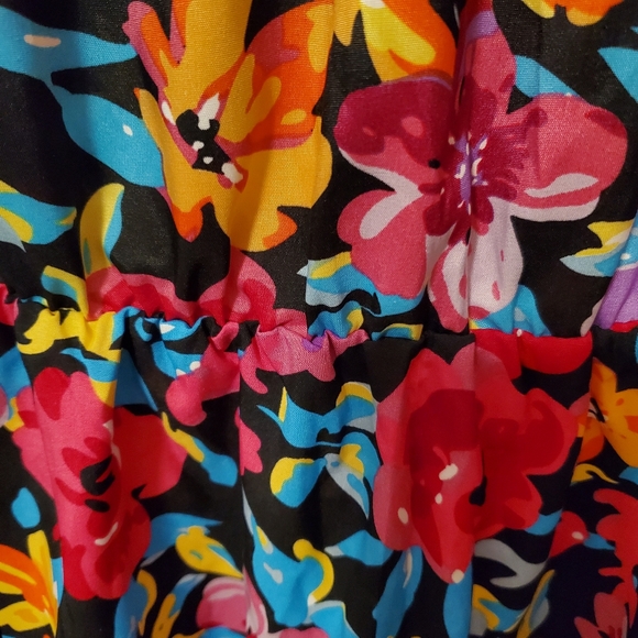 Colorful SHEIN 1XL Womans Dress - Picture 3 of 8